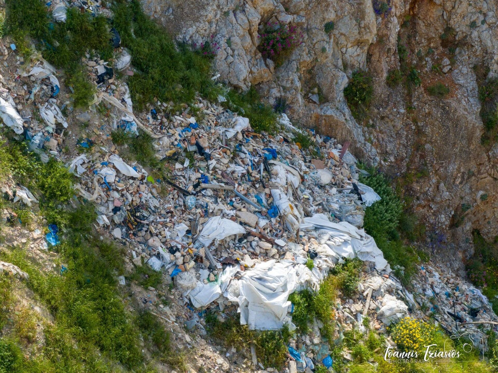 Σχιστό Κορυδαλλού: Η Περιφέρεια επέβαλε πρόστιμο στον Δήμο για παράνομη χωματερή και αδειοδότητες εγκαταστάσεις