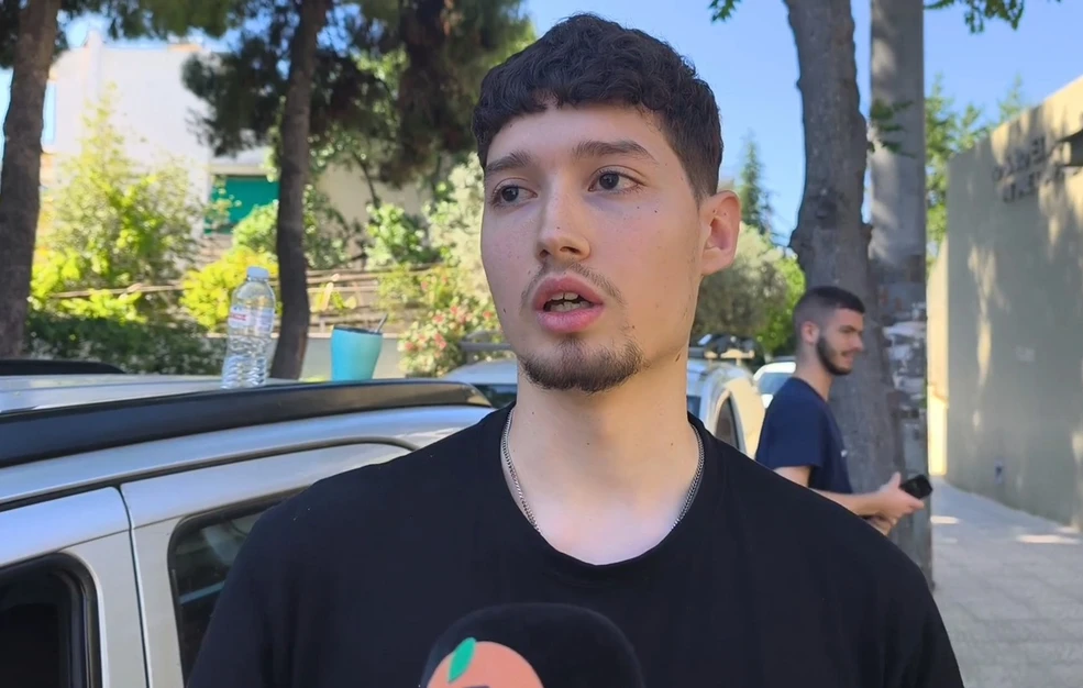 Πανελλαδικές: Μαθητής ΕΠΑΛ έγραψε τις «δικές του εξετάσεις»