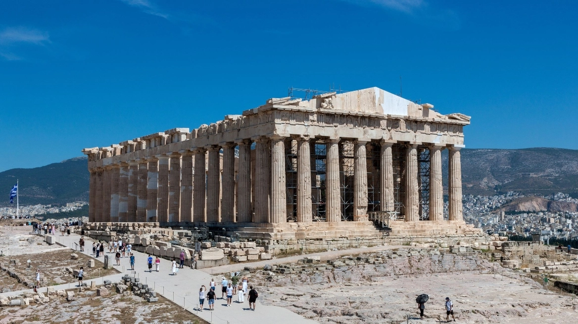 akropoli-new-photo Για πρώτη φορά μετά από 220 χρόνια: Ολοκληρώθηκε η αποκατάσταση του δυτικού αετώματος του Παρθενώνα