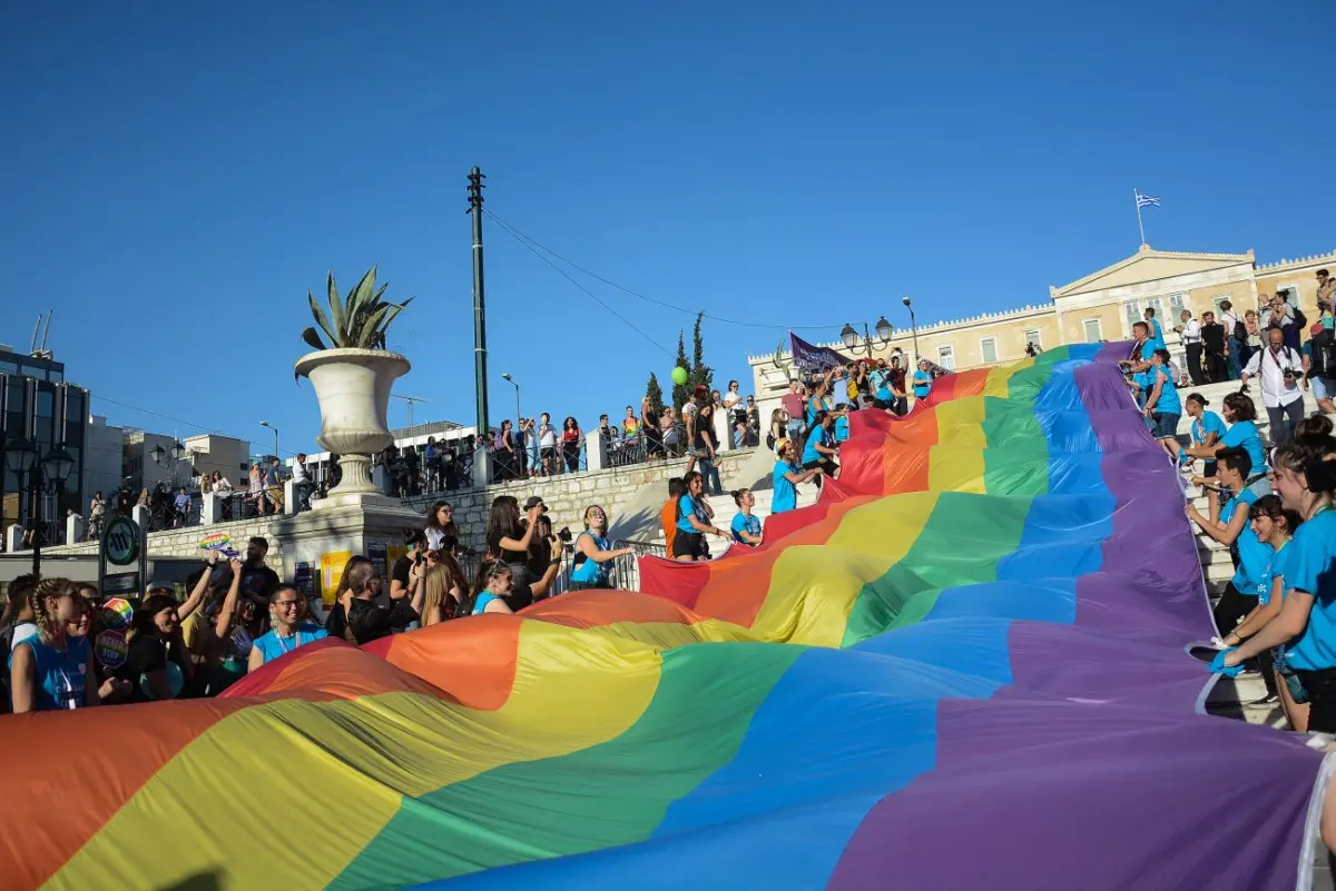 athens_pride «ΑλλάΖΟΥΜΕ τον Πειραιά»: Καταδικάζει την απαγόρευση της αφίσας του Athens Pride από τη ΣΤΑΣΥ