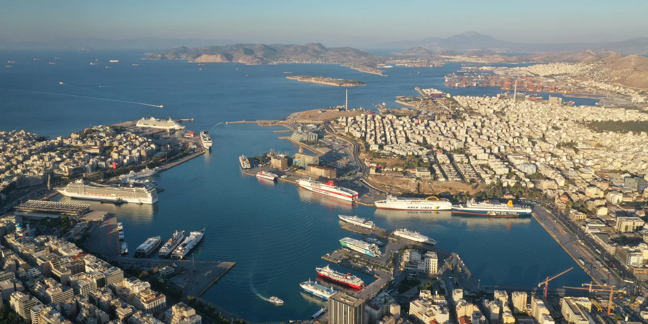 αυτοκίνητο έπεσε θάλασσα λιμάνι Πειραιά