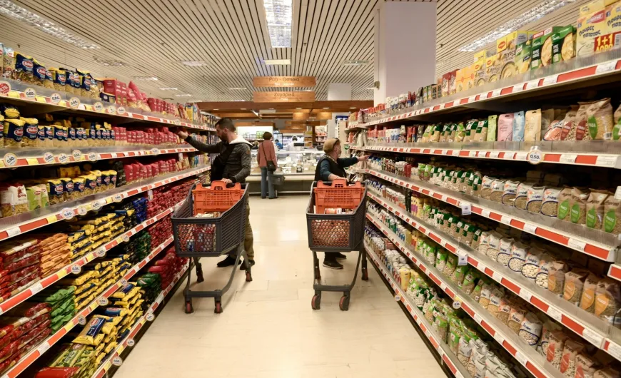 Food Market του ενός ευρώ στη Λάρισα